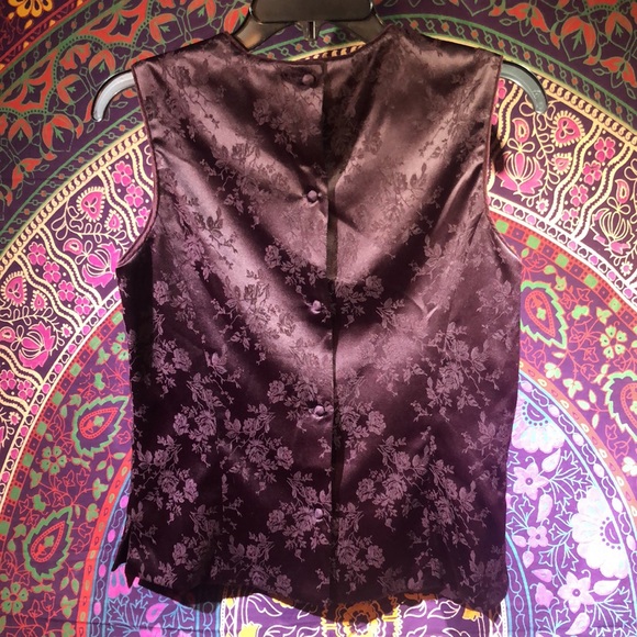 Gap burgundy sleeveless top with rose embroidery.  Velvet trim - Picture 2 of 3
